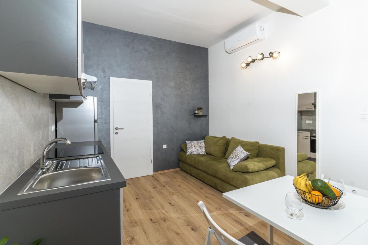 Stunning Apartment In Quiet Street Near Center With Free Parking 4 Floor 里耶卡 外观 照片