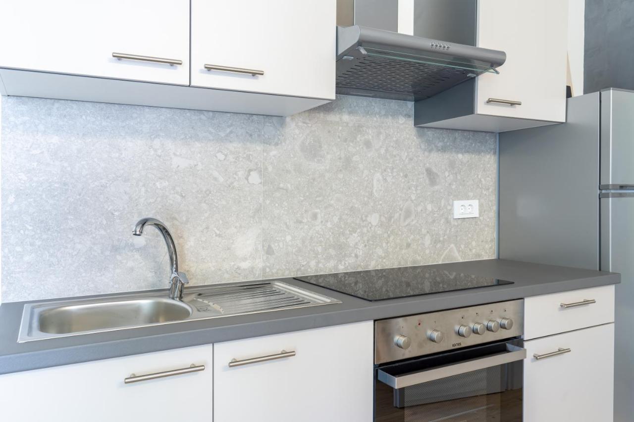 Stunning Apartment In Quiet Street Near Center With Free Parking 4 Floor 里耶卡 外观 照片