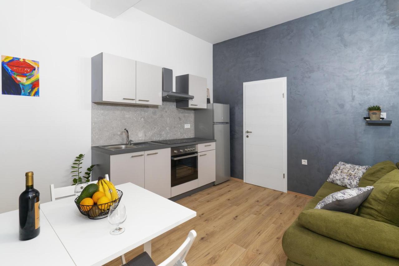 Stunning Apartment In Quiet Street Near Center With Free Parking 4 Floor 里耶卡 外观 照片
