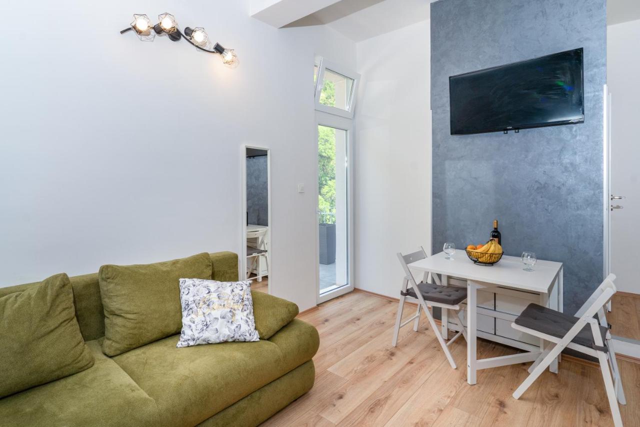 Stunning Apartment In Quiet Street Near Center With Free Parking 4 Floor 里耶卡 外观 照片