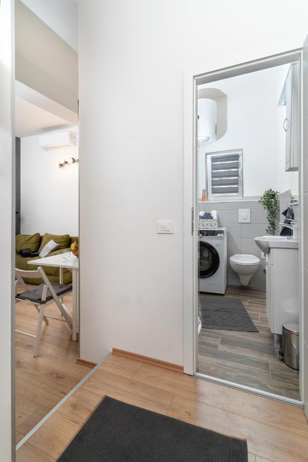 Stunning Apartment In Quiet Street Near Center With Free Parking 4 Floor 里耶卡 外观 照片