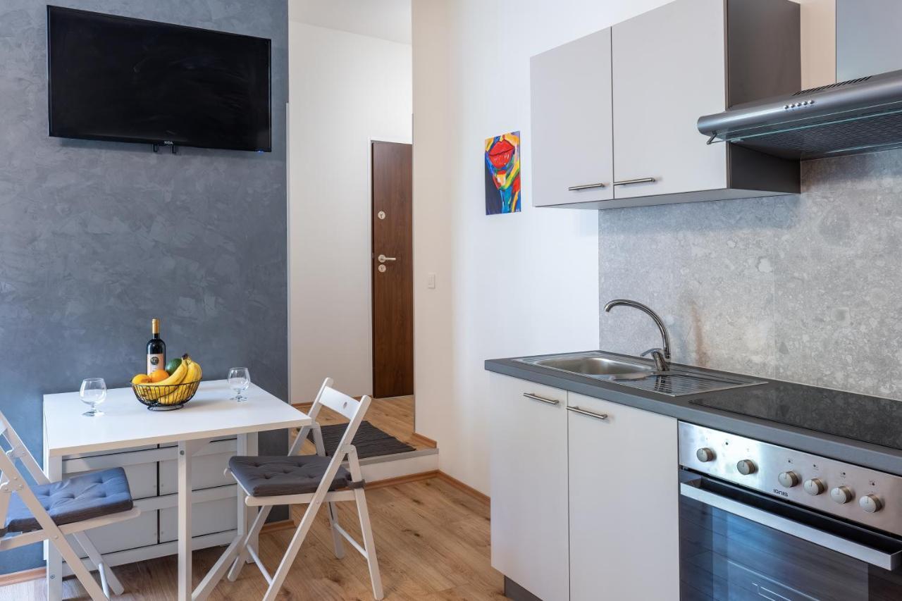 Stunning Apartment In Quiet Street Near Center With Free Parking 4 Floor 里耶卡 外观 照片